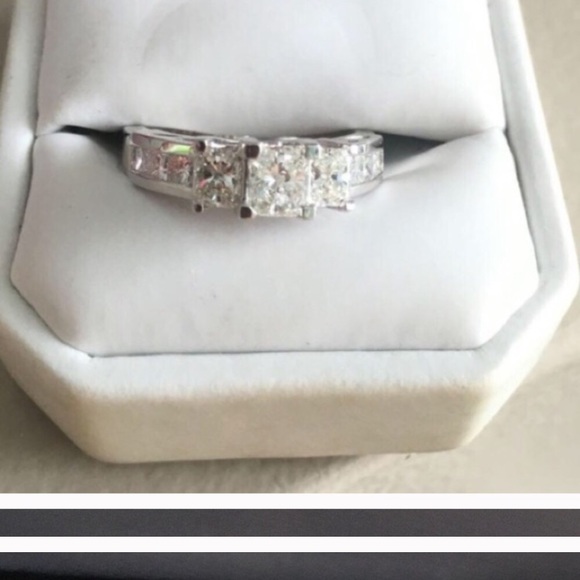 APPRAISED 3 Stone Radiant Cut Diamond Ring - Picture 4 of 4